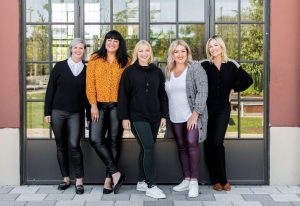 Tips for building a capsule wardrobe - SavvyMom